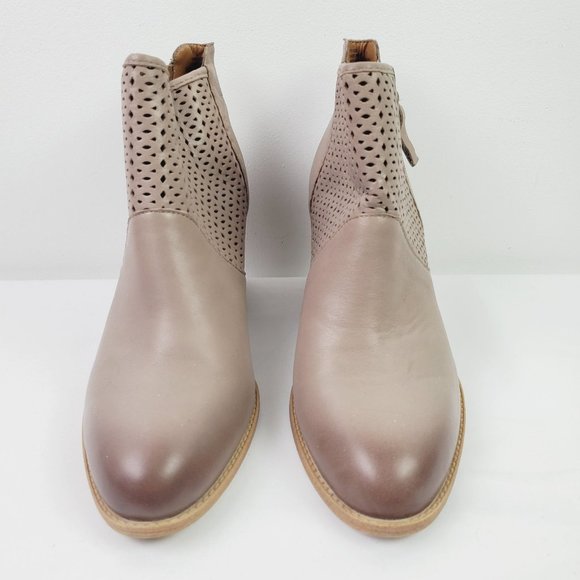 Sofft Perforated Nude Ombre Zipper Side CBUG18 Bootie Sz 10M - Picture 6 of 12